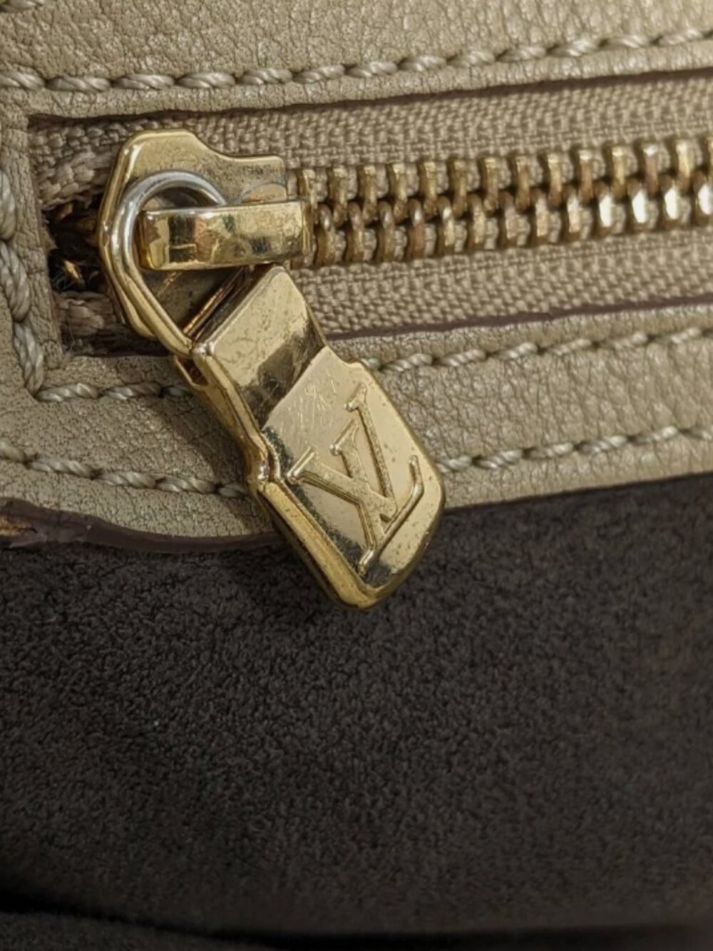 Authentic Louis Vuitton Mahina XL Hobo Ivory Perforated Leather 2008 w/box*OBO - Picture 14 of 17